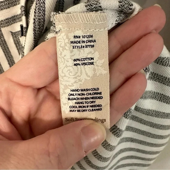 Soft Surroundings Women's Asymmetrical 3/4 Sleeve Striped Top Size PXS GUC - Picture 10 of 12